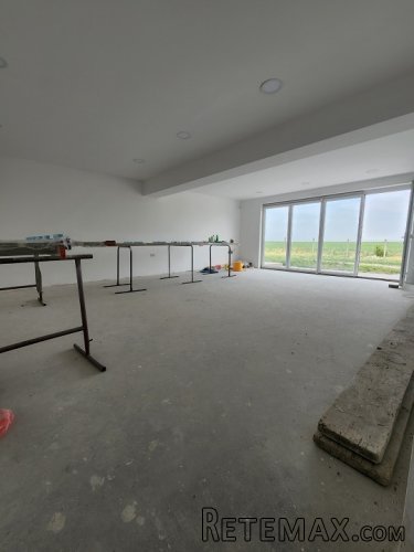 Izdaje se poslovni objekat od 550m2 - 18