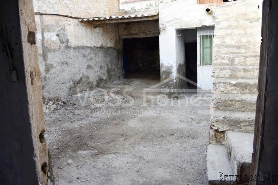 A lovely 2 storey village house to renovate currently with.. - 19
