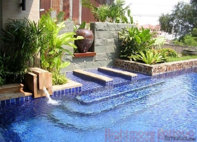2 Bedroom Condo for sale in Pratumnak -..