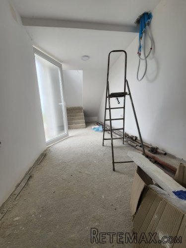 Izdaje se poslovni objekat od 550m2 - 20