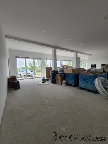 Izdaje se poslovni objekat od 550m2 - 21