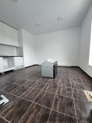 Izdaje se poslovni objekat od 550m2 - 28