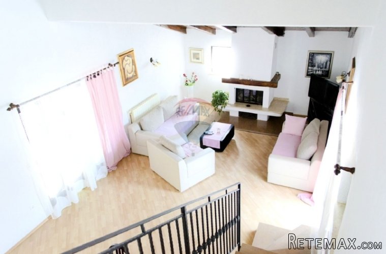 VILA S BAZENOM - 3