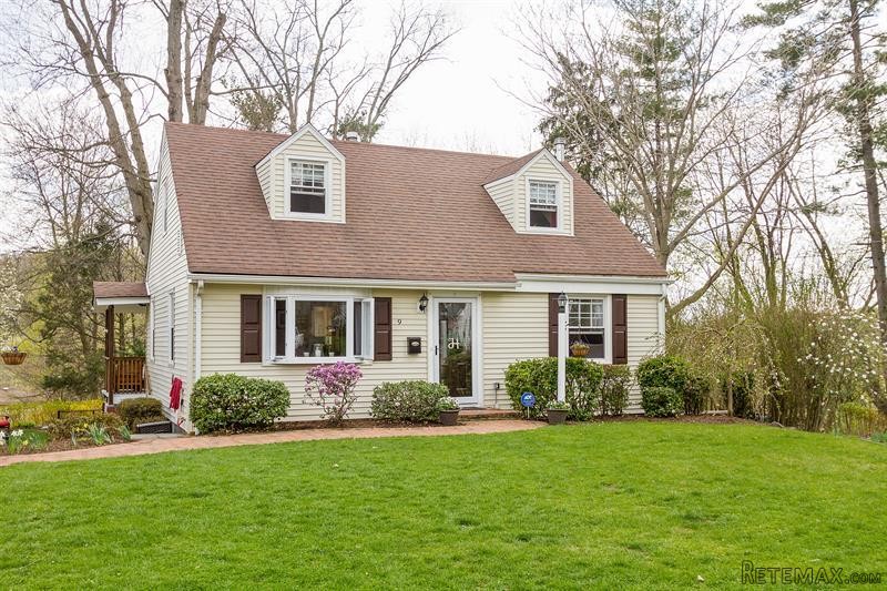 4 bedroom House For Sale: 9 Yerks Lane..