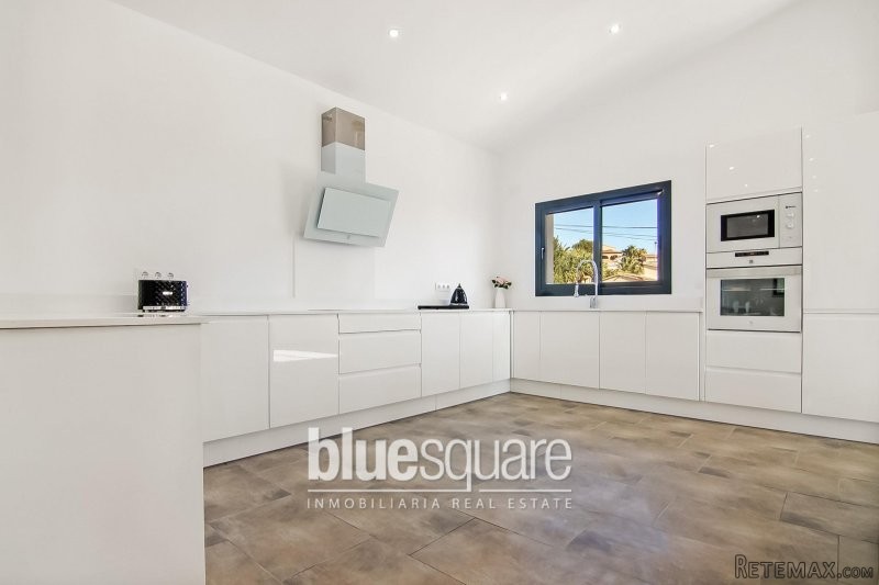 EXCLUSIVE. Stunning modern 5-Bedroom..
