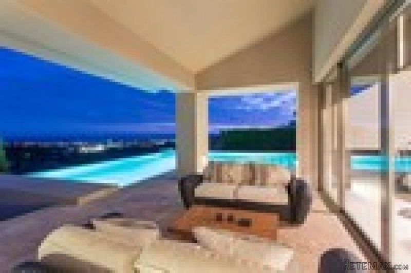 5 Bedrooms - Villa - Malaga - For Sale
