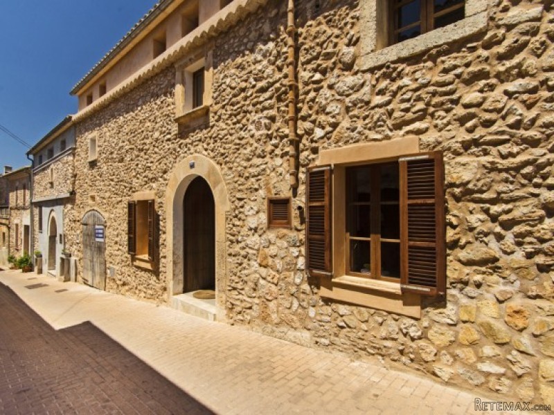 Reformed Town House With Pool In Llubi