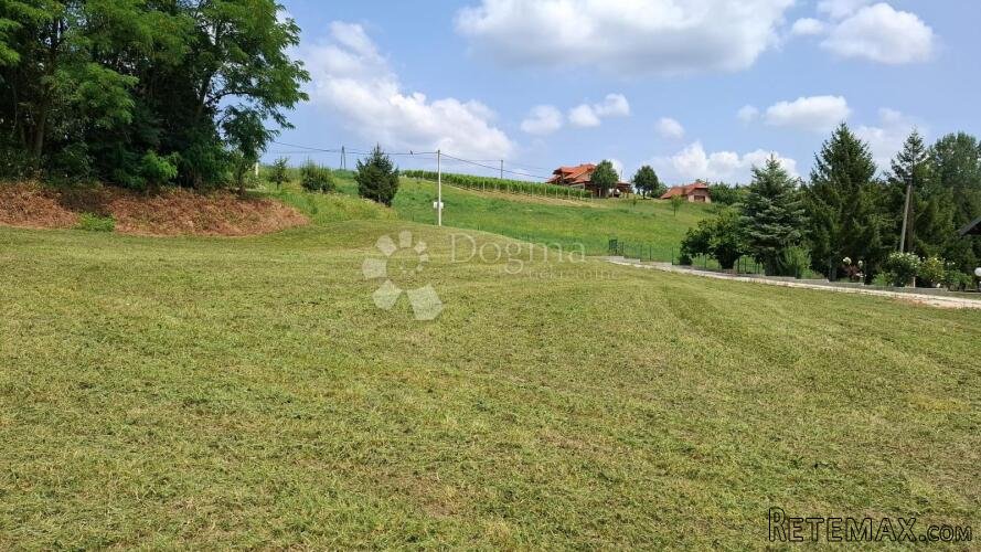 Građevinsko zemljište 1.892m² svega 4km od centra Pregrade - 3