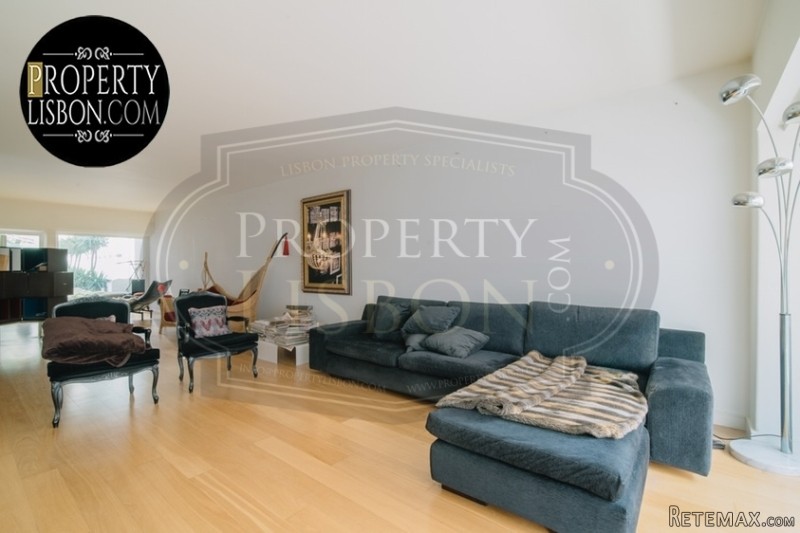 T4 Lisbon Apartment for sale with..