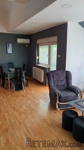 Stan u centru Sremske Mitrovice-Dekanac