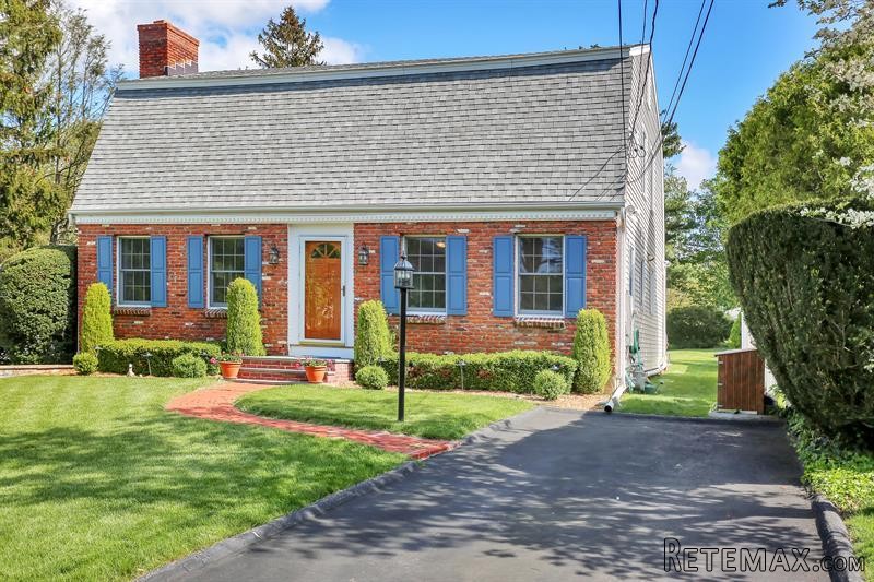 3 bedroom House For Sale: 9 Thornhill..