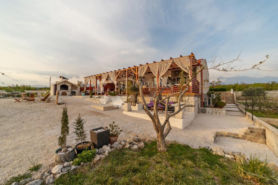 Predivna kuća sa 3 apartmana - 5
