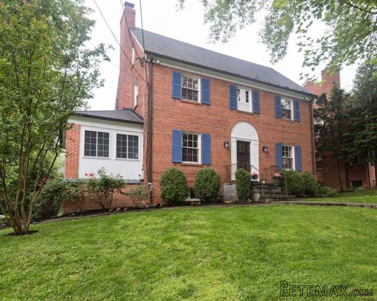 5 bedroom Detached House For Sale: 1675..