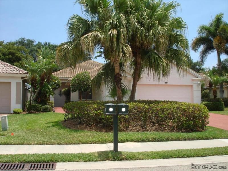 717 Pinehurst Wy, Palm Beach Gardens..