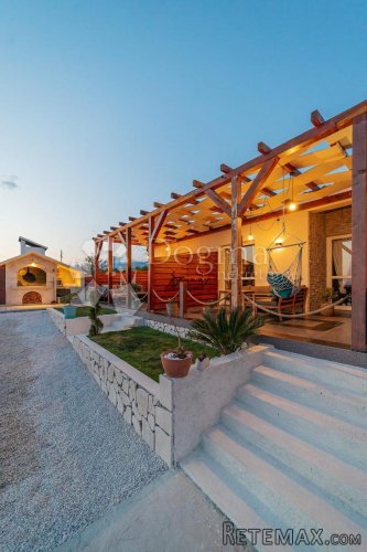 Predivna kuća sa 3 apartmana - 8