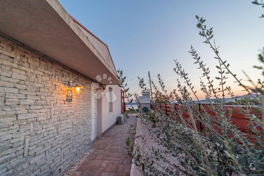 Predivna kuća sa 3 apartmana - 9