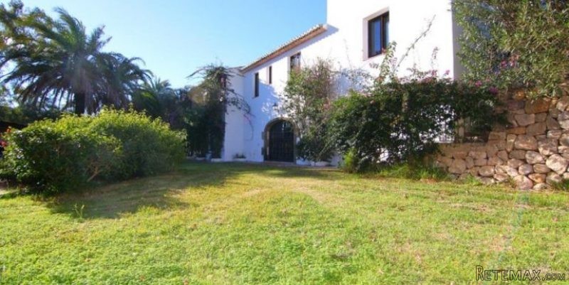 4 Bedroom 2 Bathroom Villa in Javea.