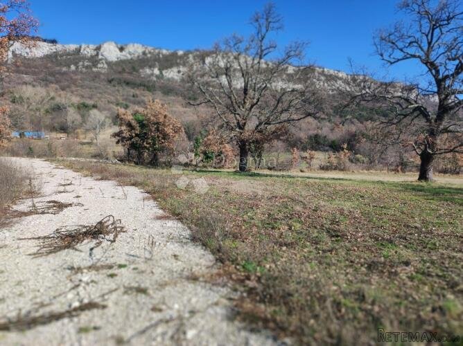 PRILIKA - 848m2 GRAĐEVINSKO ZEMLJIŠTE - 2