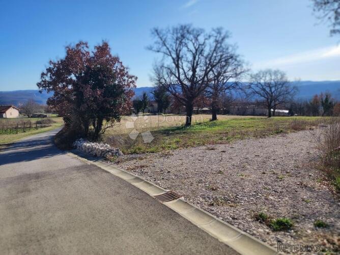 PRILIKA - 848m2 GRAĐEVINSKO ZEMLJIŠTE - 3
