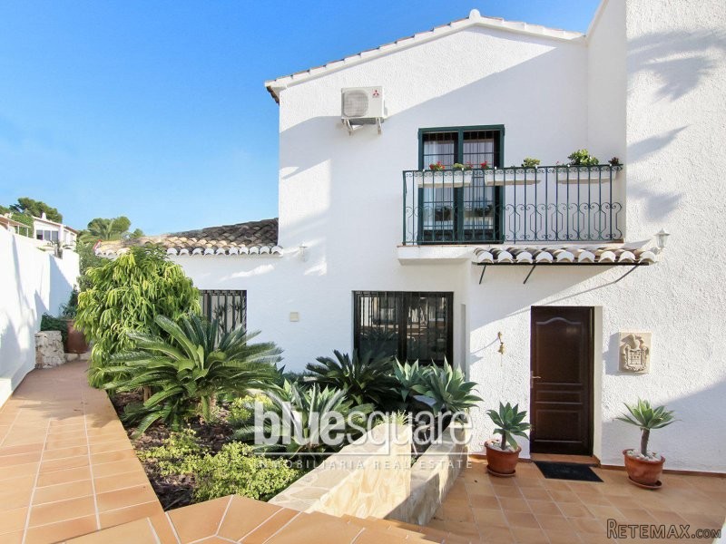 Nice 4 bedroom villa with sea view