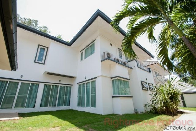 5 Bedroom House for sale in East.. - 2