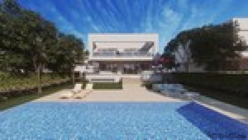 4 Bedrooms - Villa - Malaga - For Sale