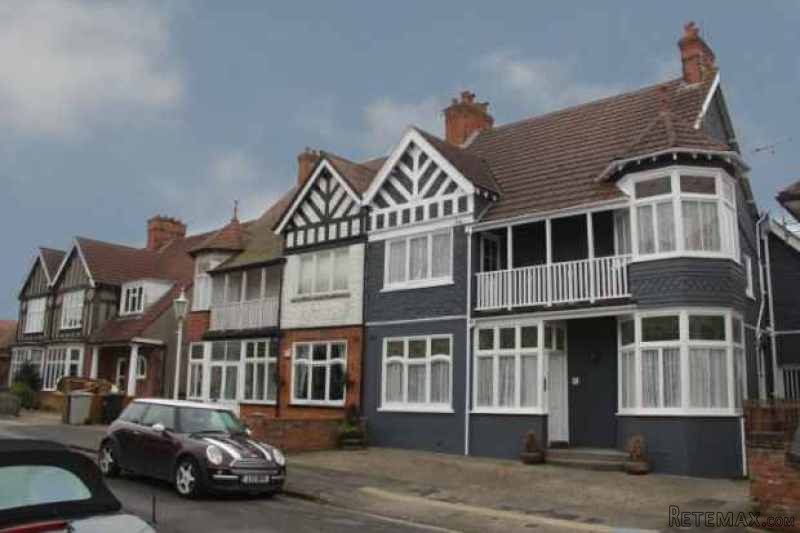 4 bedroom, Semi-detached House house..