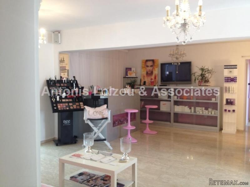 3 Bedroom top floor Apartment in Engomi - 2