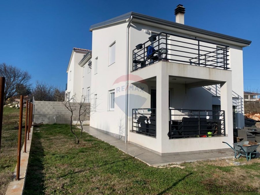 Baderna, lijepa dvojna kuća sa velikom okućnicom i bazenom - 4