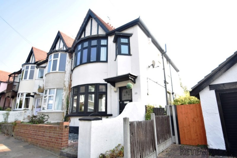 Highcliff Drive, Leigh on Sea, SS9 1DG