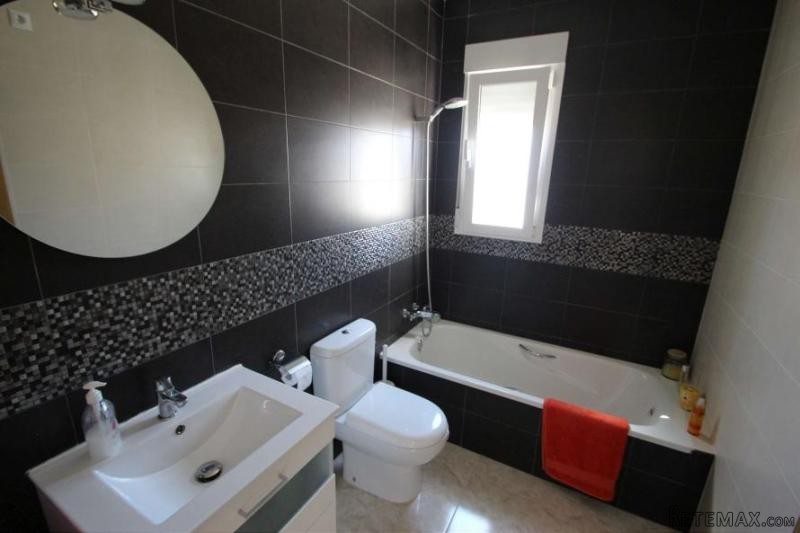 3 bed villa with self contained.. - 2