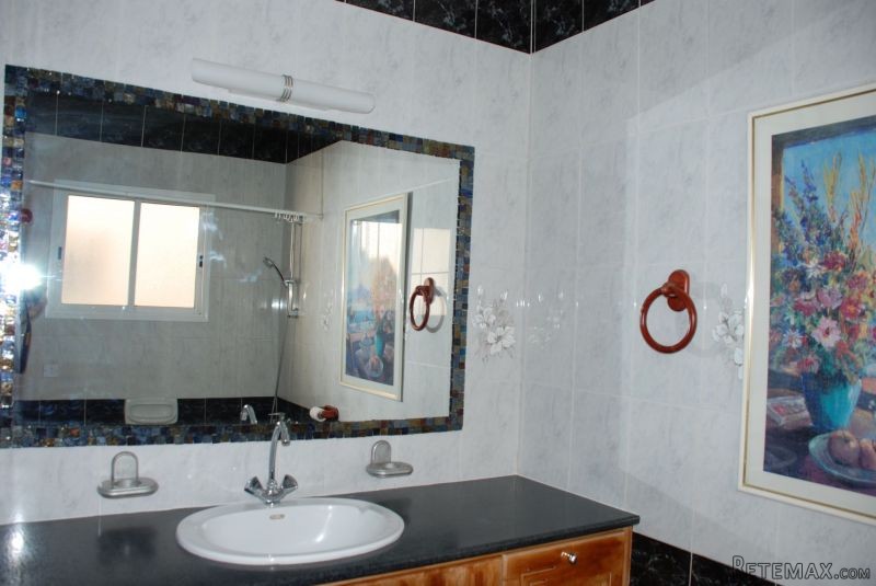 SPACIOUS 3 bedroom, excellent location.. - 2