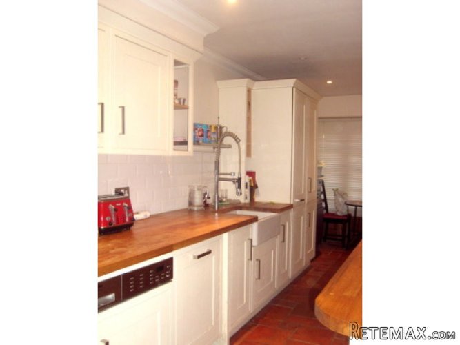 6 BEDROOM HOUSE FOR SALE - 2