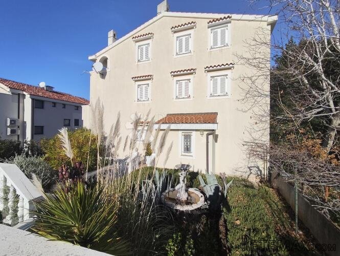 OBITELJSKI APARTMAN SA BAZENOM - 2