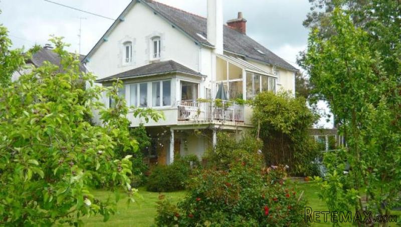 Stunning House with Canal-side Location - 2