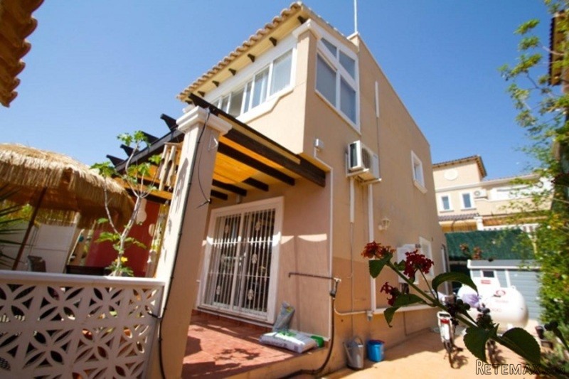 3 Bedrooms - Villa - Alicante - For Sale