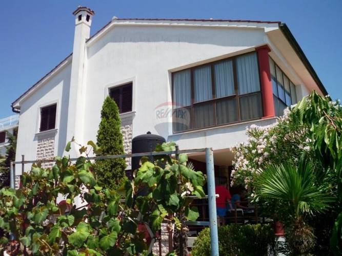 Samostojeća kuća u Premanturi na 200m od mora - 2