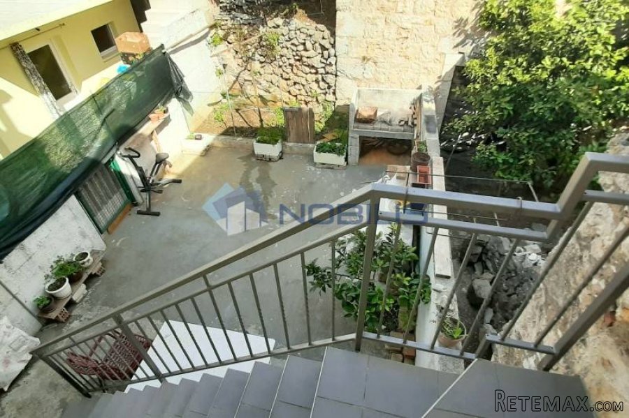 Vis, kamena kuća 120 m2 u centru s dvorištem 30 m2 - 5