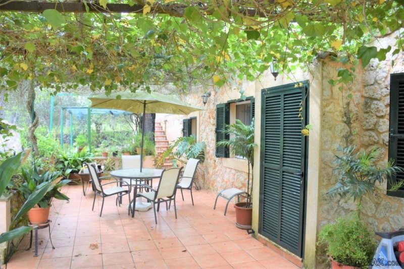 Finca close to Sineu, surrounded by an..