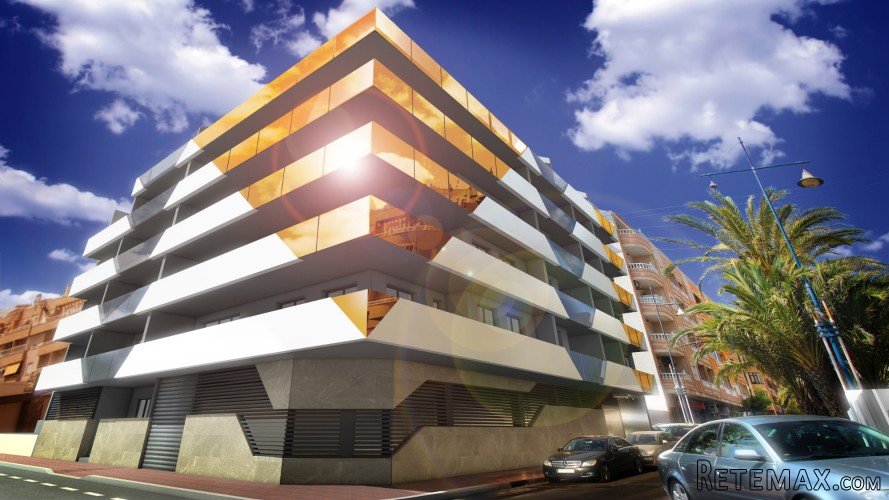 Los apartamentos se ubican en Torrevieja, muy cerca del..