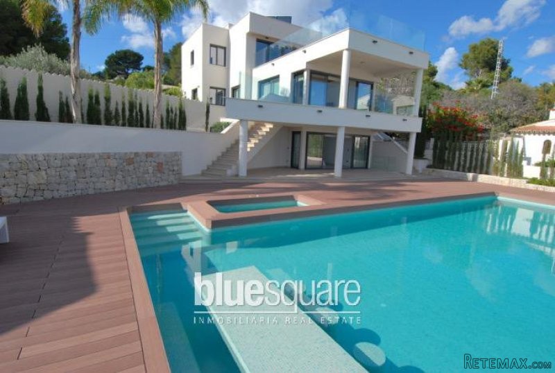 Modern villa on the seafront