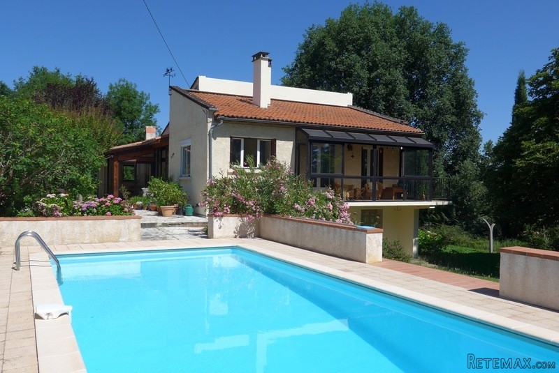 Well Renovated Villa With Garden..
