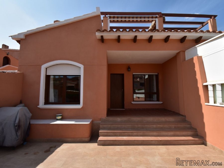 Bungalow orientado al sur en la planta baja con vistas..