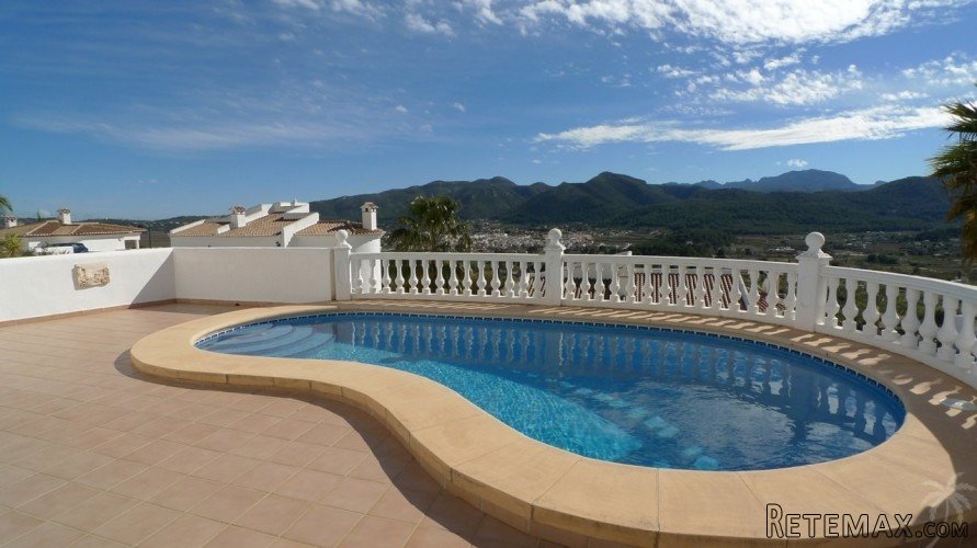 A stunning villa for sale located on a small and select.. - 2