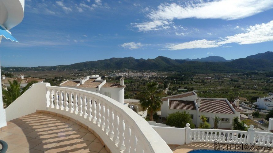 A stunning villa for sale located on a small and select.. - 3