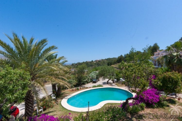 Beautiful Townhouse for sale on two levels overlooking the.. - 3