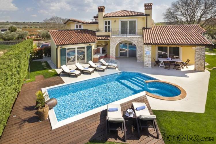 KAŠTELIR, ZANIMLJIVA VILLA SA BAZENOM - 3