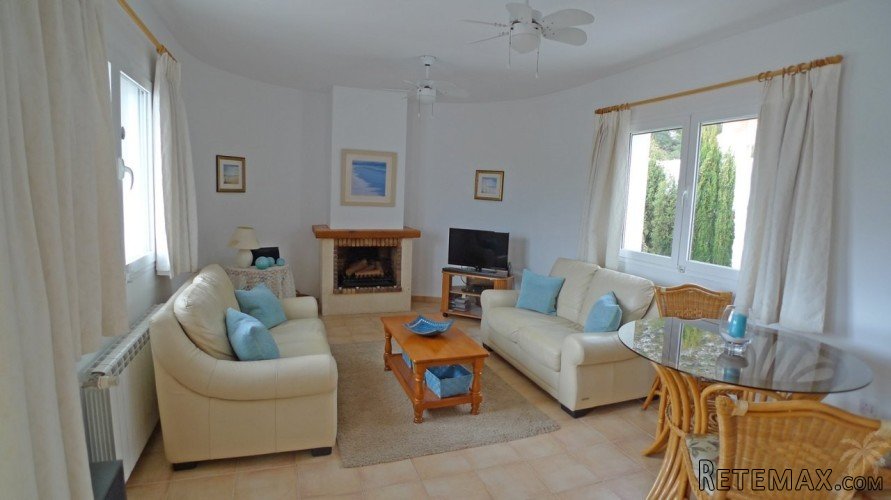 A stunning villa for sale located on a small and select.. - 4