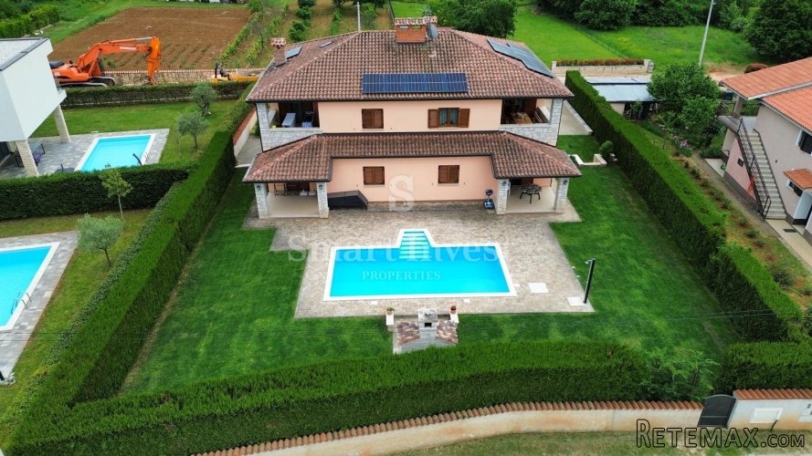 POREČ, kuća s 4 apartmana i bazenom