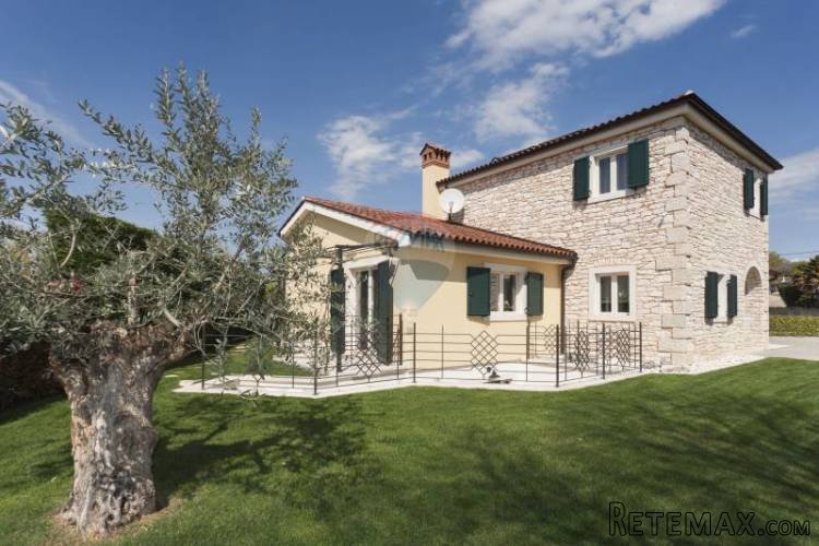 KAŠTELIR, ZANIMLJIVA VILLA SA BAZENOM - 5